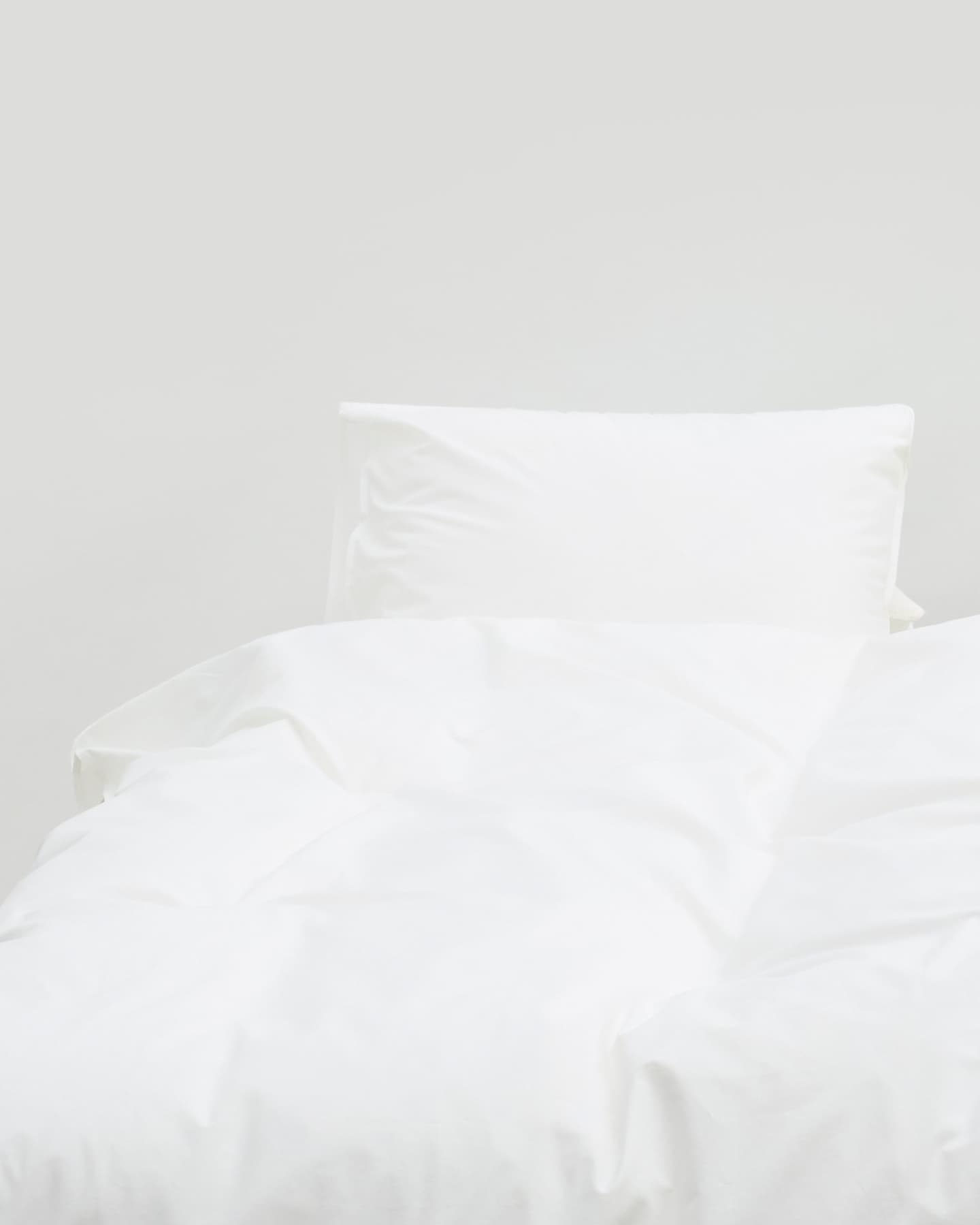 Kissenbezug Nejd Perkal - Cloud White in der Gruppe Bettwäsche / Kissenbezüge bei A L V A (1210)