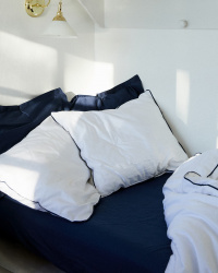 Laken Lind - Midnight Blue Laken Lind - Midnight Blue