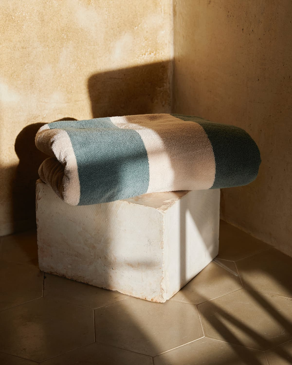 Badetuch Vinda - Seashell Beige / Washed Bottle Green